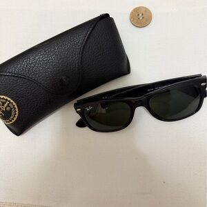Ray-Ban New Wayfarer Black Sunglasses with Case & Cloth